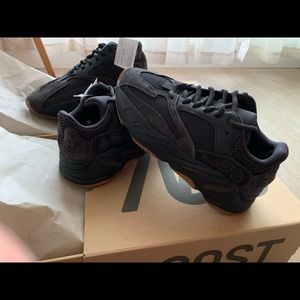 Yeezy Boots 700( size 4 Men fit women size 5.5